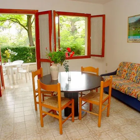 Duplex For 7 Guests In An Oasis Of Greenery In Lignano Riviera *