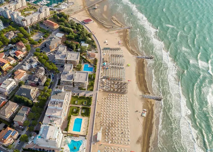 Duplex For 7 Guests In An Oasis Of Greenery In Lignano Riviera *