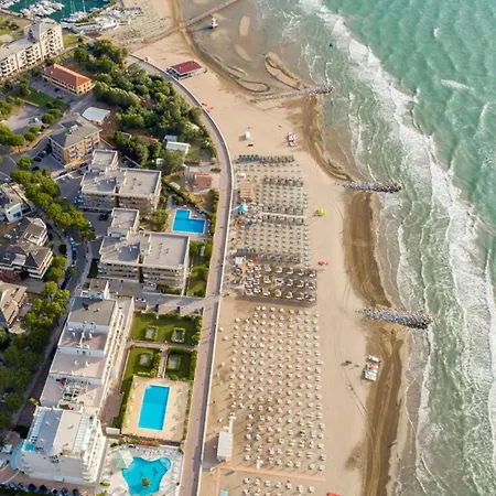 Duplex For 7 Guests In An Oasis Of Greenery In Lignano Riviera *