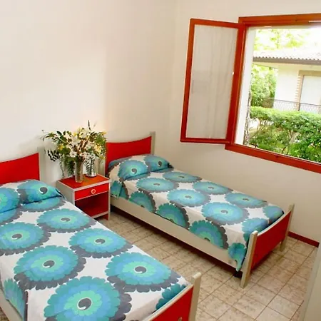 Вилла Duplex For 7 Guests In An Oasis Of Greenery In Lignano Riviera